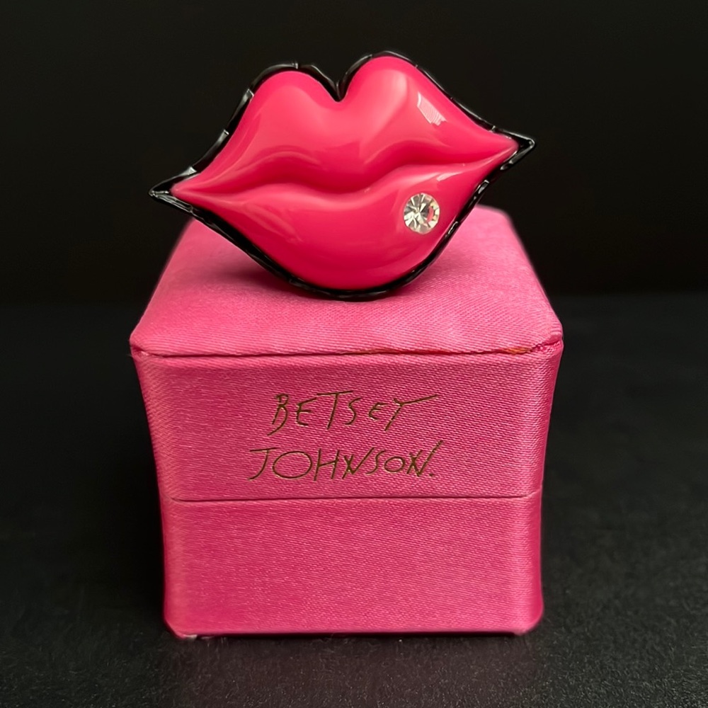 Betsy Johnson Lip Ring